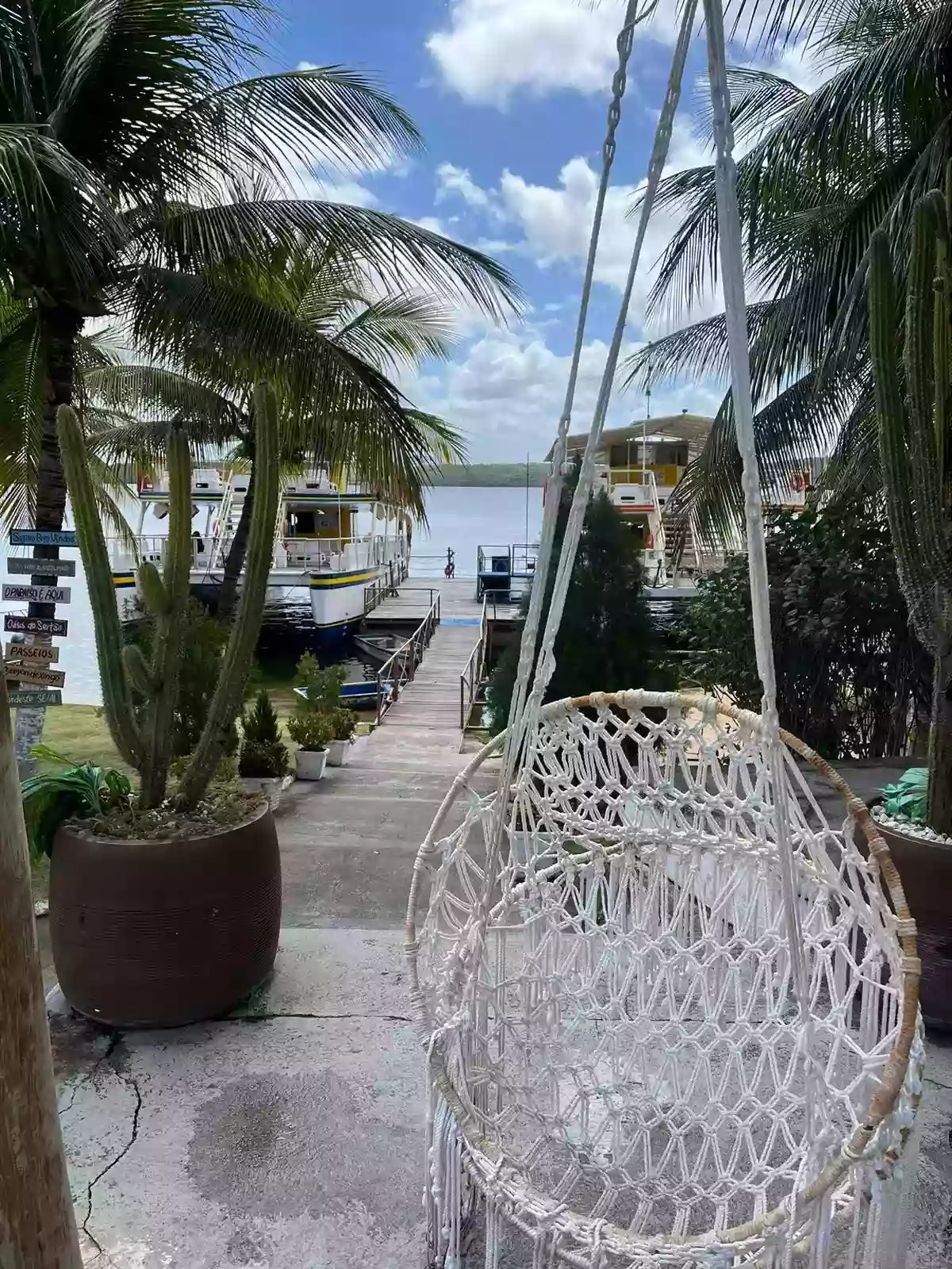 vista do balanço no restaurante karrancas Passeio de barco pelos Cânions do Xingó