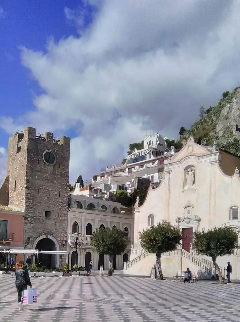 onde ficar em taormina