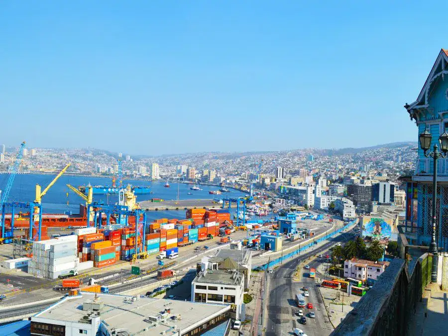 Vista do porto de Valparaiso, no Chile
