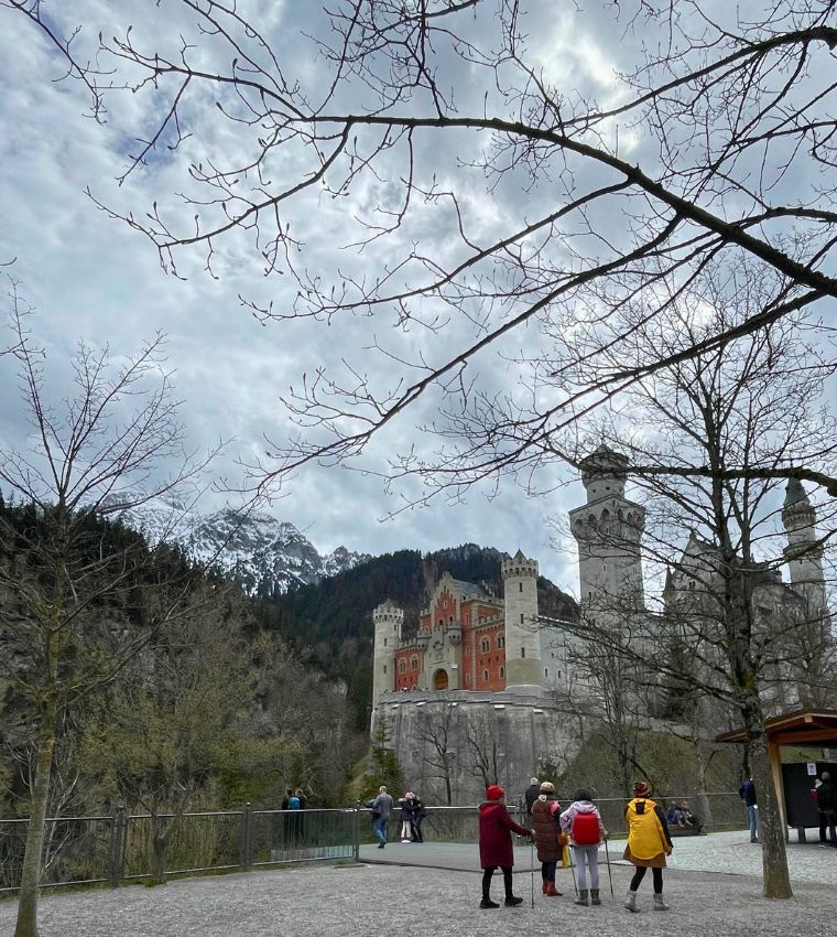 vista da entrada do castelo de Neuschwanstein