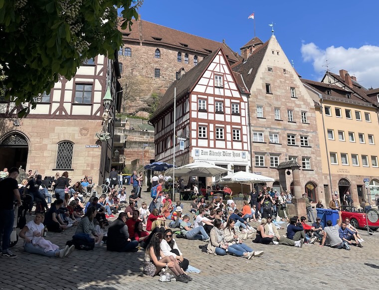 praca em nuremberg com jovens na primavera