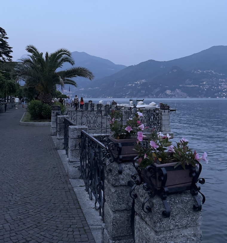 calcadao de menaggio no lago di como