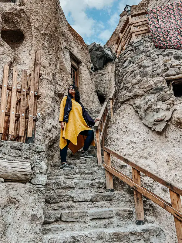 Casas esculpidas na pedra na vila de kandovan 