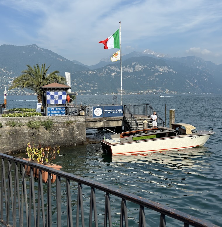 vista do lago di como e barco